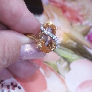 Elegant Golden Tone Ring Citrine Glasss with  Shiny Faux Diamonds Size 7